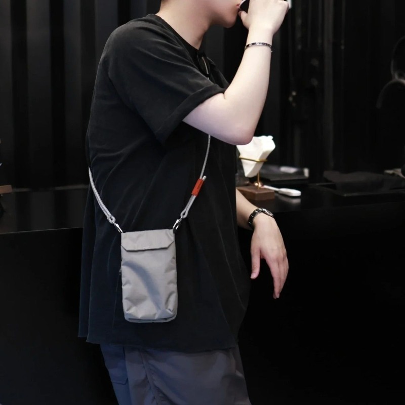 Borsa a Tracolla Slim Fit per  - Phone Accessories Men recensione e prezzo